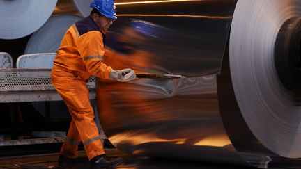 Rouleau d'aluminium produit par l'usine Constellium de Neuf-Brisach (Haut-Rhin).&nbsp; (PATRICK HERTZOG / AFP)