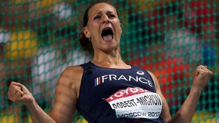 M&eacute;lina Robert-Michon exulte apr&egrave;s son lancer de disque synonyme de m&eacute;daille d'argent, dimanche 11 ao&ucirc;t 2013 &agrave; Moscou (Russie). (ADRIAN DENNIS / AFP)