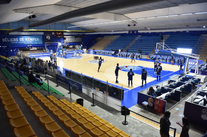 Match de Pro B entre les Béliers de Quimper et Poitiers, à huis clos, le 6 novembre.  (NICOLAS CREACH / MAXPPP)