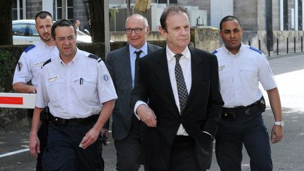 Fran&ccedil;ois-Marie Banier&nbsp;quitte le palais de justice de Bordeaux, le 28 mai 2015. (MEHDI FEDOUACH / AFP)