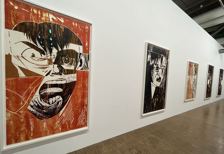 Dans la série "Screams" de Christian Marclay, avec "Scream (Wood Tongue" (2019) au premier plan, à l'exposition au Centre Pompidou en janvier 2023. (LAURE NARLIAN)