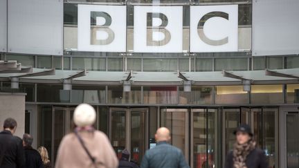 Le si&egrave;ge de la BBC, &agrave; Londres (Royaume-Uni). (NEIL HALL / REUTERS)