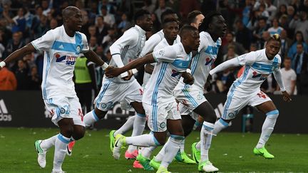 Les joueurs marseillais exultent après leur écrasante victoire à domicile face à Saint-Etienne (4-0) lors de la 33e journée de Ligue 1. (ANNE-CHRISTINE POUJOULAT / AFP)