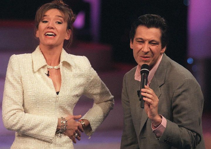 Laurent Gerra en duo avec Virginie Lemoine en 1996 sur France 2. Il lancera sa carrière solo un an plus tard.
 (Pierre Boussel / AFP)