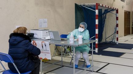 Une cellule médicale Covid-19, lancée à l'initiative des médecins libéraux de Vincennes et Saint-Mandé (Val-de-Marne), le 30 mars 2020. (DENIS MEYER / HANS LUCAS / AFP)