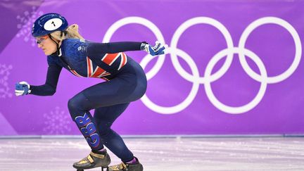 La Britannique Elise Christie&nbsp;lors de l'épreuve de qualification de&nbsp;patinage de vitesse, lors des Jeux olympiques d'hiver de Pyeongchang, à la patinoire de Gangneung, le 20 février 2018. (MLADEN ANTONOV / AFP)