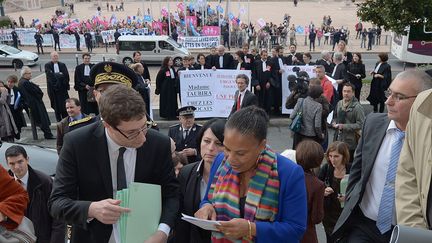 En d&eacute;placement &agrave; Angers (Maine-et-Loire) vendredi 26 octobre, Christiane Taubira a &eacute;t&eacute; accueilli, entre autres, par des opposants au mariage pour tous. (  MAXPPP)