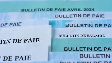 Un arrêt de la cour de cassation du 8 mars 2023 donne aux salariés la possibilité de demander à leur employeur de fournir les fiches de paie de leurs collègues quand ils estiment qu'il y a inégalité de traitement. (JEAN-MARC BARRERE / HANS LUCAS via AFP)