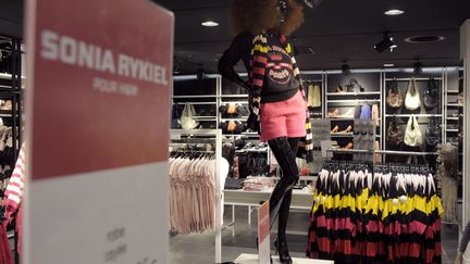 Des vetêments créés par Sonia Rykiel en 2010.&nbsp; (FRED DUFOUR / AFP)