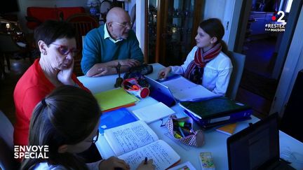 Envoyé spécial. Coronavirus : l'école à la maison, avec le jardin des grands-parents comme cour de récré