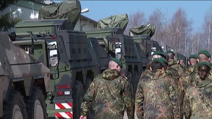 Avec la menace russe qui plane sur l'Europe, l'Allemagne envisage de rétablir la conscription, disparue depuis 2011. Après des années de sous-investissement, l'armée peine à recruter. (FRANCE 2)