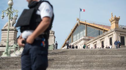 Le parvis de la gare Saint-Charles à Marseille, le 1er octobre. (BERTRAND LANGLOIS / AFP)