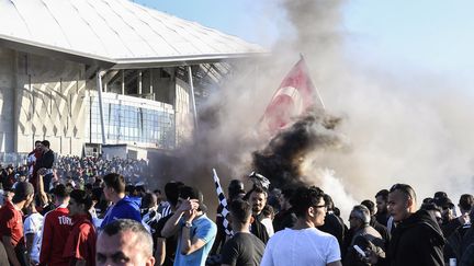 Des incidents autour du Parc Ol avant Lyon - Besiktas Istanbul (PHILIPPE DESMAZES / AFP)