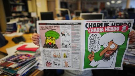 La une de Charlie Hebdo mettant en scène Mahomet. (MARTIN BUREAU / AFP)