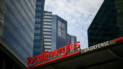 Photo des bureaux du groupe français TotalEnergies à La Défense (Hauts-de-Seine), le 28 mai 2021. (CHRISTOPHE ARCHAMBAULT / AFP)