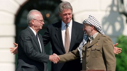 Yitzhak Rabin et Yasser Arafat en 1993. (J. DAVID AKE / AFP)