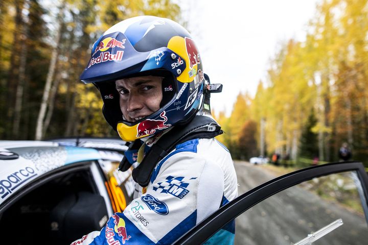 Adrien Fourmaux, pilote de l'écurie M-Sport, lors du Rallye WRC de Finlande le 2 octobre 2021 (NIKOS KATIKIS / NIKOS KATIKIS / DPPI / via AFP)