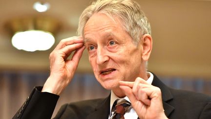 Geoffrey Hinton, connu sous le nom de "parrain de l'IA", lors d'une interview exclusive réalisée par le "Yomiuri Shimbun" à Tokyo (Japon), le 18 novembre 2019. (MASAHIRO SUGIMOTO / YOMIURI SIMBUN / AFP)