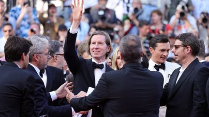 Wes Anderson entouré d'une fabuleuse équipe de stars. (ANDREAS RENTZ / GETTY IMAGES EUROPE)