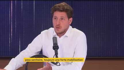 Julien Bayou, secrétaire national EELV, invité du 8h30 franceinfo le 23 août 2021. (CAPTURE D'ECRAN FRANCEINFO)