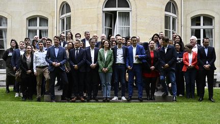 Les membres du Nouveau Front populaire lors de la formation de leur coalition, à Paris, le 14 juin 2024. (JULIEN DE ROSA / AFP)