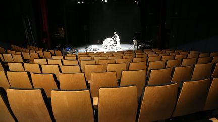 Des sièges vide dans une salle de spectacle. (JEAN-FRAN?OIS FREY / MAXPPP)