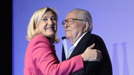 Marine et Jean-Marie Le Pen, le 20 mai 2014 à Marseille&nbsp;(Bouches-du-Rhône).&nbsp; (FRANCK PENNANT / AFP)