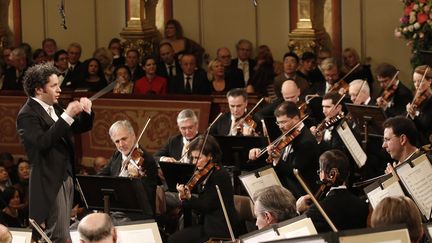 Gustavo Dudamel dirige le Concert du Nouvel de Vienne le 1er janvier 2017.
 (Dieter Nagl / AFP)