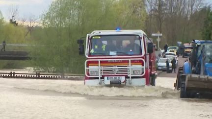 Depuis trois jours, les habitants de l'Yonne vivent les pieds dans l'eau. Les crues se poursuivent et le département a de nouveau été placé en alerte rouge mercredi 3 avril.