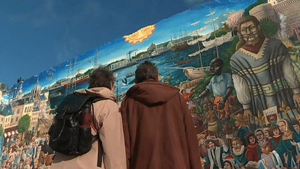 A Nantes, la fresque de Royal de Luxe a été restaurée (décembre 2018)
 (France 3 Pays de la Loire)