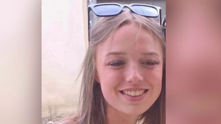 Lina, 15 ans, est portée disparue depuis la matinée du samedi 23 septembre. Dans le Bas-Rhin, tout le village de Saint-Blaise-la-Roche se mobilise pour tenter de retrouver l'adolescente. (FRANCEINFO)