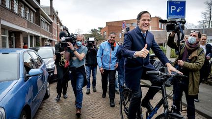 Le Premier ministre néerlandais Mark Rutte, le 17 mars 2021 à&nbsp;Ouderkerk aan de Amstel (Pays-Bas). (BART MAAT / ANP MAG / AFP)