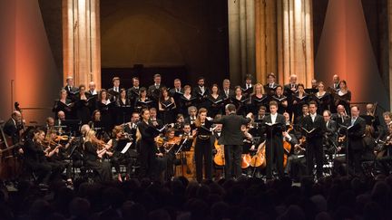 Le chef Leonardo Garcia Alarcon dirigeant le "Requiem" de Donizetti, le 8 juin au Festival de Saint-Denis.
 (FSD 2016/C.Fillieule)