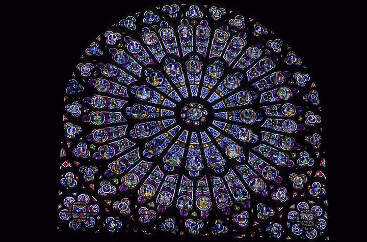 Les vitraux de la cathédrale de Notre-Dame de Paris : la Rosace de 1252 représentant des figures de l'ancien Testament (ROSINE MAZIN / MAZIN ROSINE)