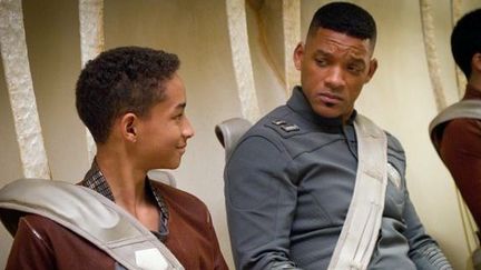 Jaden Smith et Will Smith dans "After Earth" de M. Night Shyamalan
 (Sony)