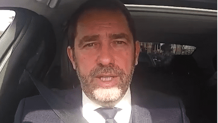 Christophe Castaner, porte-parole du gouvernement dans sa voiture qui évoque le Conseil des ministres du 4 octobre.&nbsp; (CAPTURE D'ÉCRAN Twitter)