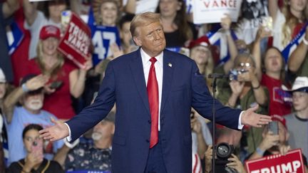 L'ancien président et candidat républicain à la présidentielle Donald Trump, lors d'un rassemblement de campagne à Wilkes-Barre, en Pennsylvanie, le 17 août 2024. (JIM WATSON / AFP)