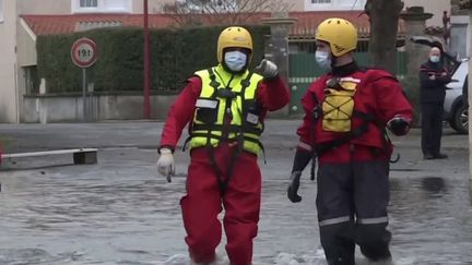 Charente : en dépit d'une décrue, le village de Jarnouzeau est toujours partiellement coupé du monde