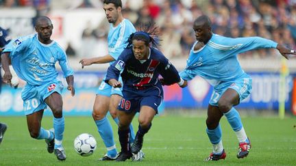 Ronaldinho réalise un doublé lors du succès du PSG sur l'OM, 3-0 le 26 octobre 2002. (JACK GUEZ / AFP)