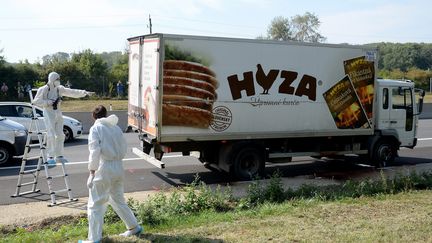 Migrants : une découverte macabre dans un camion