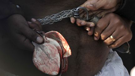 L'Achoura est pour les chiites le point culminant du deuil de 40 jours de l'imam Hussein, petit-fils du proph&egrave;te Mahomet. (AAMIR QURESHI / AFP)