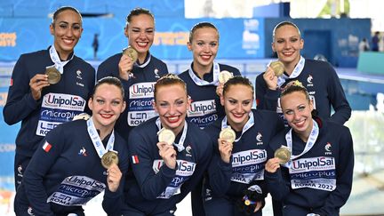 Pour la première fois depuis 2004, et les médailles remportées par la génération Virginie Dedieu, la France monte sur un podium européen en natation artistique. A Rome (Italie), lors de l'épreuve technique par équipe, Ambre Esnault, Laura Gonzalez, Mayssa Guermond, Oriane Jaillardon, Maureen Jenkins, Romane Lunel, Eve Planeix et Charlotte Tremble décrochent le bronze avec un score de 88,0093 points. L'Ukraine est titrée, l'Italie argentée.