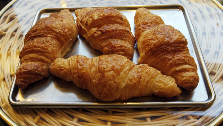 Des croissants dans une boulangerie parisienne. (FRANCOIS GUILLOT / AFP)