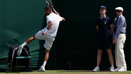 Benoit Paire passe ses nerfs sur la chaise d'un arbitre à Wimbledon