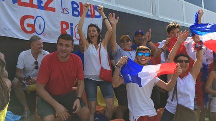 La troupe des supporters français lors du match des Bleus au rugby à 7