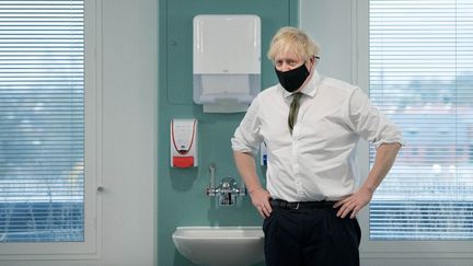 Le Premier ministre britannique, Boris Johnson, le 4 janvier 2021 à Londres (Royaume-Uni). (STEFAN ROUSSEAU / AFP)