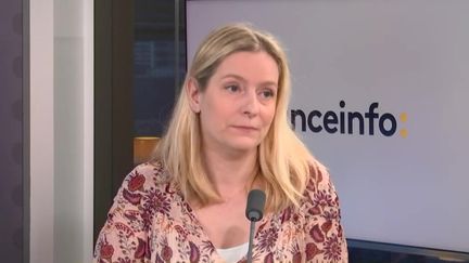 Héloïse Bolle, autrice du livre "Aux Thunes, Citoyennes. Au travail et à la maison , prenez le pouvoir sur votre argent" paru chez Alisio, le mercredi 22 février 2023. (FRANCEINFO / RADIO FRANCE)