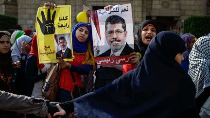 Des partisanes du pr&eacute;sident d&eacute;chu Mohamed Morsi participent &agrave; une manifestation de soutien, le 3 novembre 2013 au Caire (Egypte).&nbsp; (EMAN HELAL/AP/SIPA / AP)