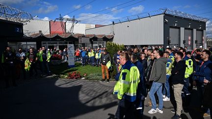 Des salariés de la centrale nucléaire de Gravelines (Nord) en grève, le 20 octobre 2022.&nbsp; (SAMEER AL-DOUMY / AFP)