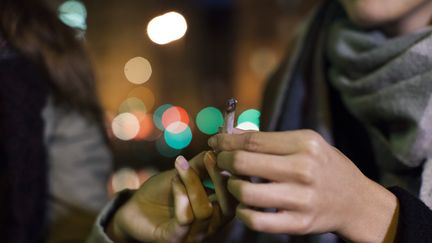 La&nbsp;consultation citoyenne sur le cannabis dit "récréatif" vient d'être lancée.&nbsp;130 000 personnes ont répondu à ce questionnaire en 72 heures.&nbsp; (GETTY IMAGES / PHOTOALTO)